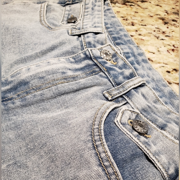 🧑‍🎄10/10🧑‍🎄Shein shorts - Picture 2 of 10